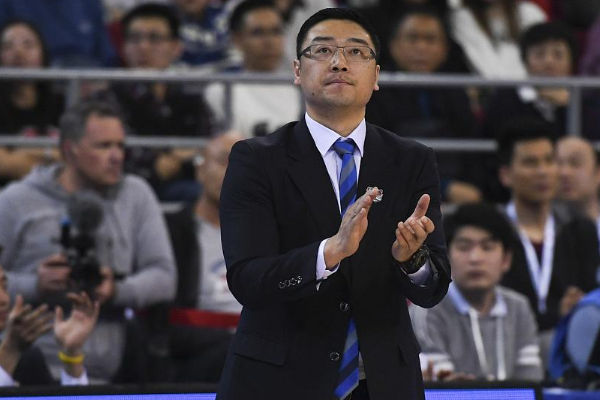 刘鹏重返上海男篮执教：信心满满为新赛季做好充分准备